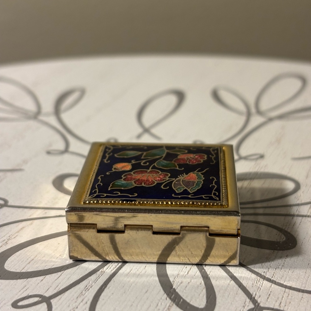 Cloisonné Vintage Floral & Butterfly Enamel Trinket/Pill Box - Picture 3 of 7